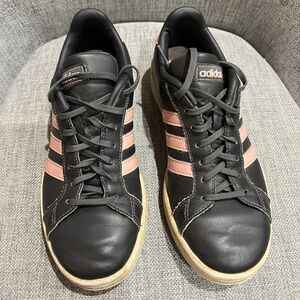 Adidas granc court low tops, gray leather with pink accents size 6.5